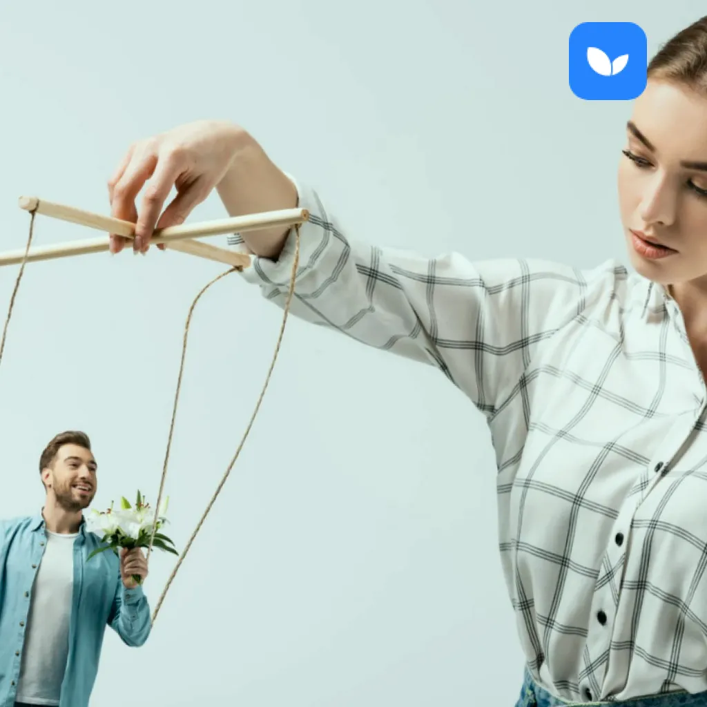 Женщина с психопатией манипулирует мужчиной